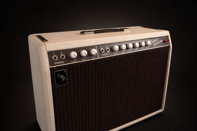 GT AMPS DELUXE REVERB BROWNFACE